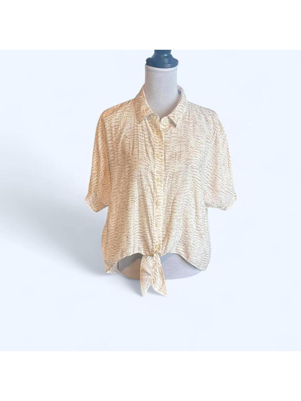 Nine West zebra print button up blouse with tie detail. Size L #boho #summer